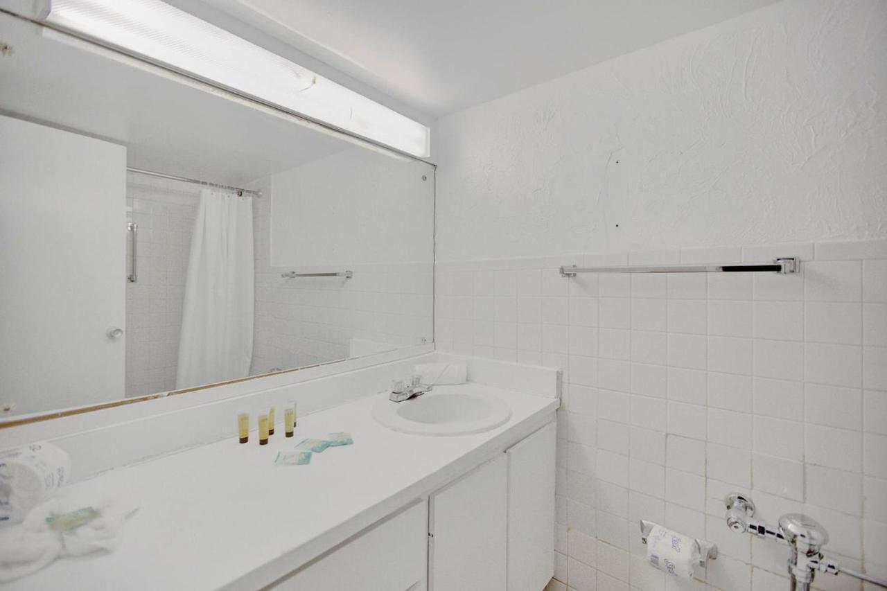 Private Hallandale Beach Studio Wbath Walking Distance To The Beach Pool Free Parking Extérieur photo
