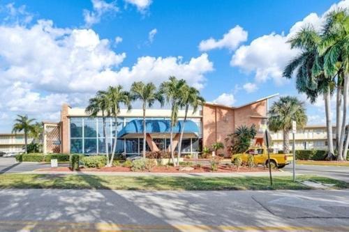 Private Hallandale Beach Studio Wbath Walking Distance To The Beach Pool Free Parking Extérieur photo
